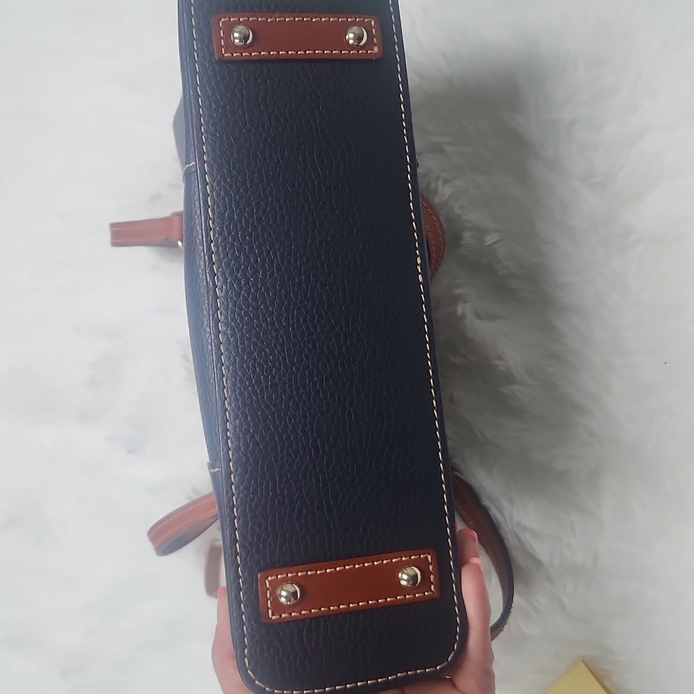 Dooney & Bourke Navy and Brown Tote MINT CONDITION, NEVER USED - Picture 4 of 7